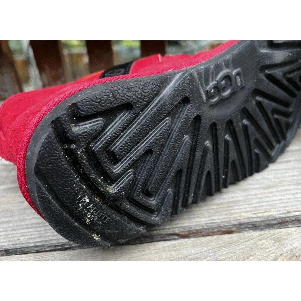 UGG Neumel Snapback Big Kids' 5 Chukka Boots - Red